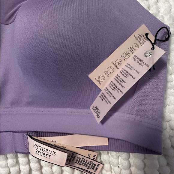 VICTORIA'S SECRET
Incredible Max Sports Bra - NEW - Picture 2 of 5